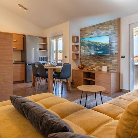Penthouse Gea Leilighet Premantura Eksteriør bilde