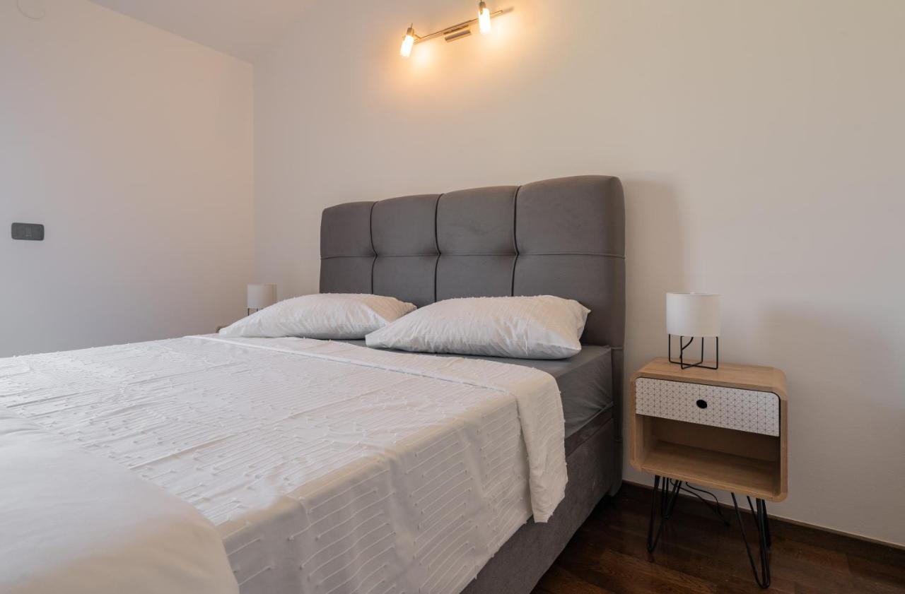 Penthouse Gea Leilighet Premantura Eksteriør bilde